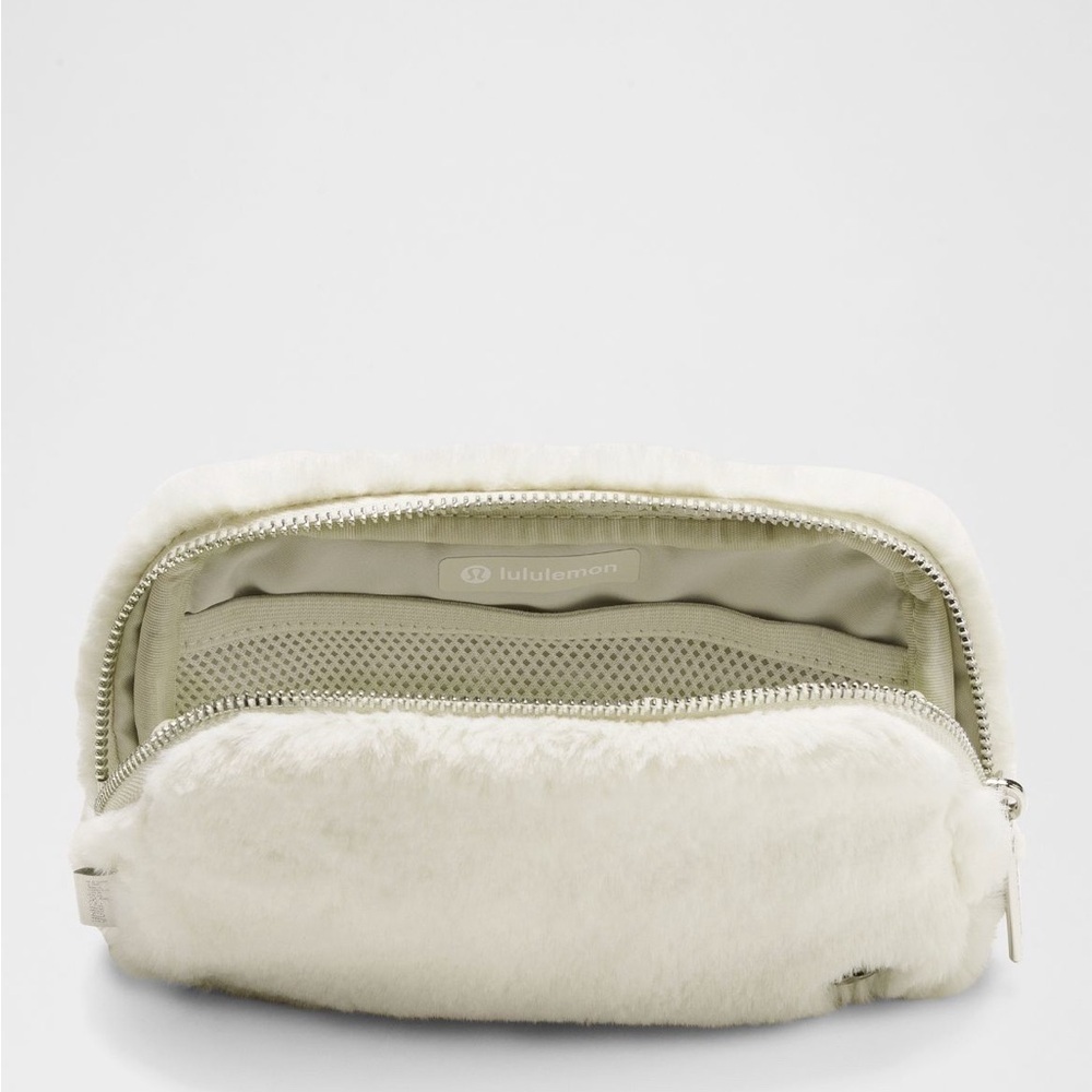 NEW LULULEMON EVERYWHERE BELT BAG
PLUSH FLEECE - Picture 4 of 10